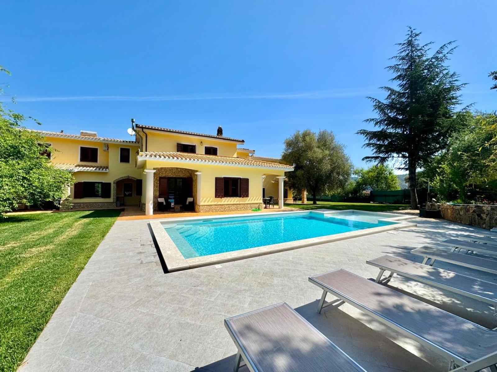 Villa With Pool Cardedu Exterior photo