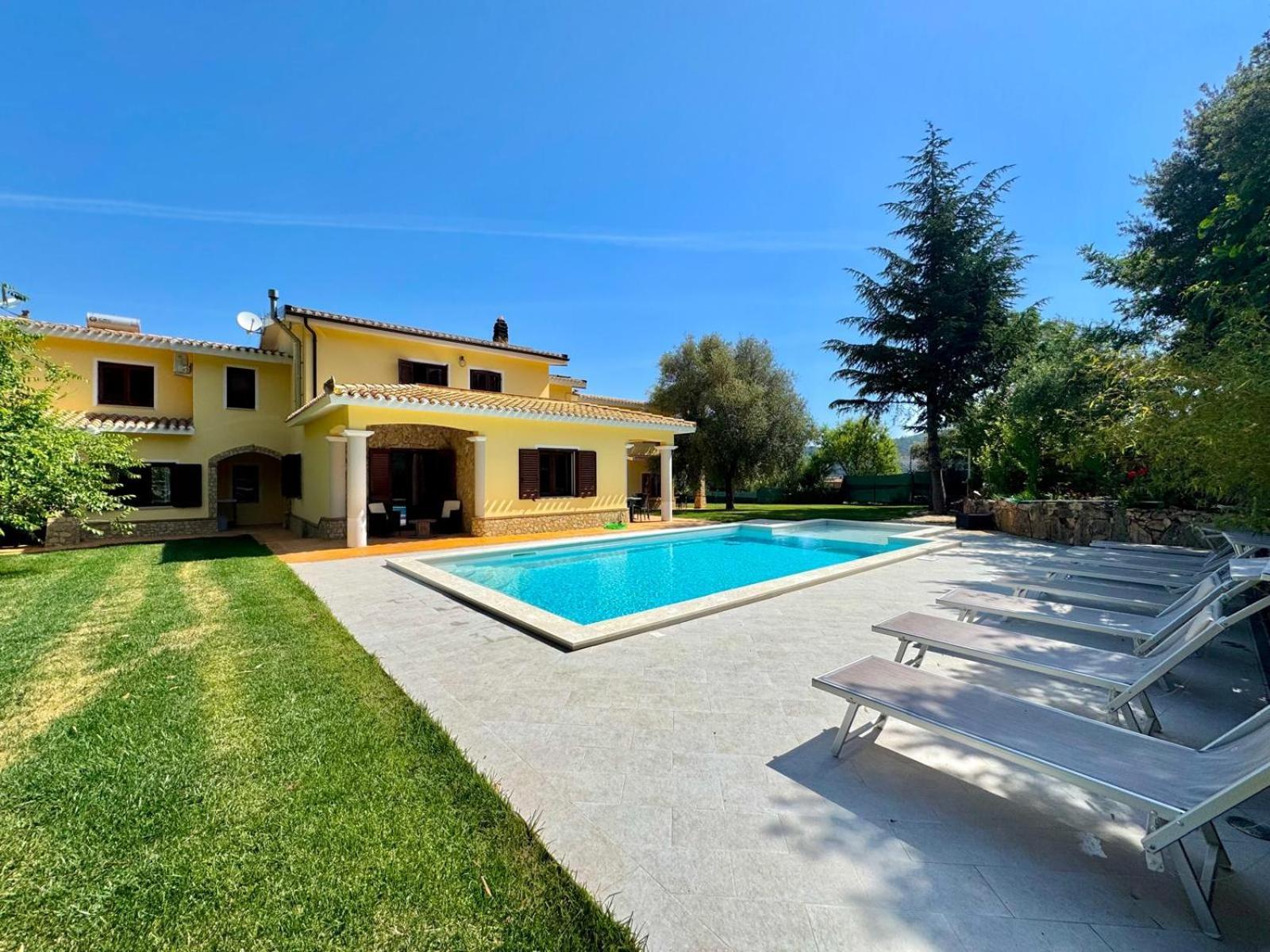 Villa With Pool Cardedu Exterior photo