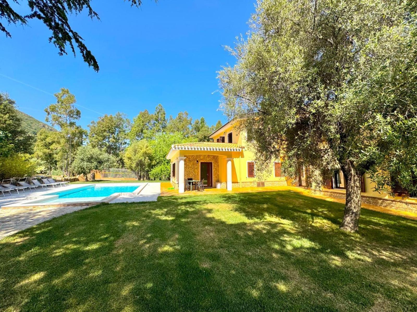 Villa With Pool Cardedu Exterior photo