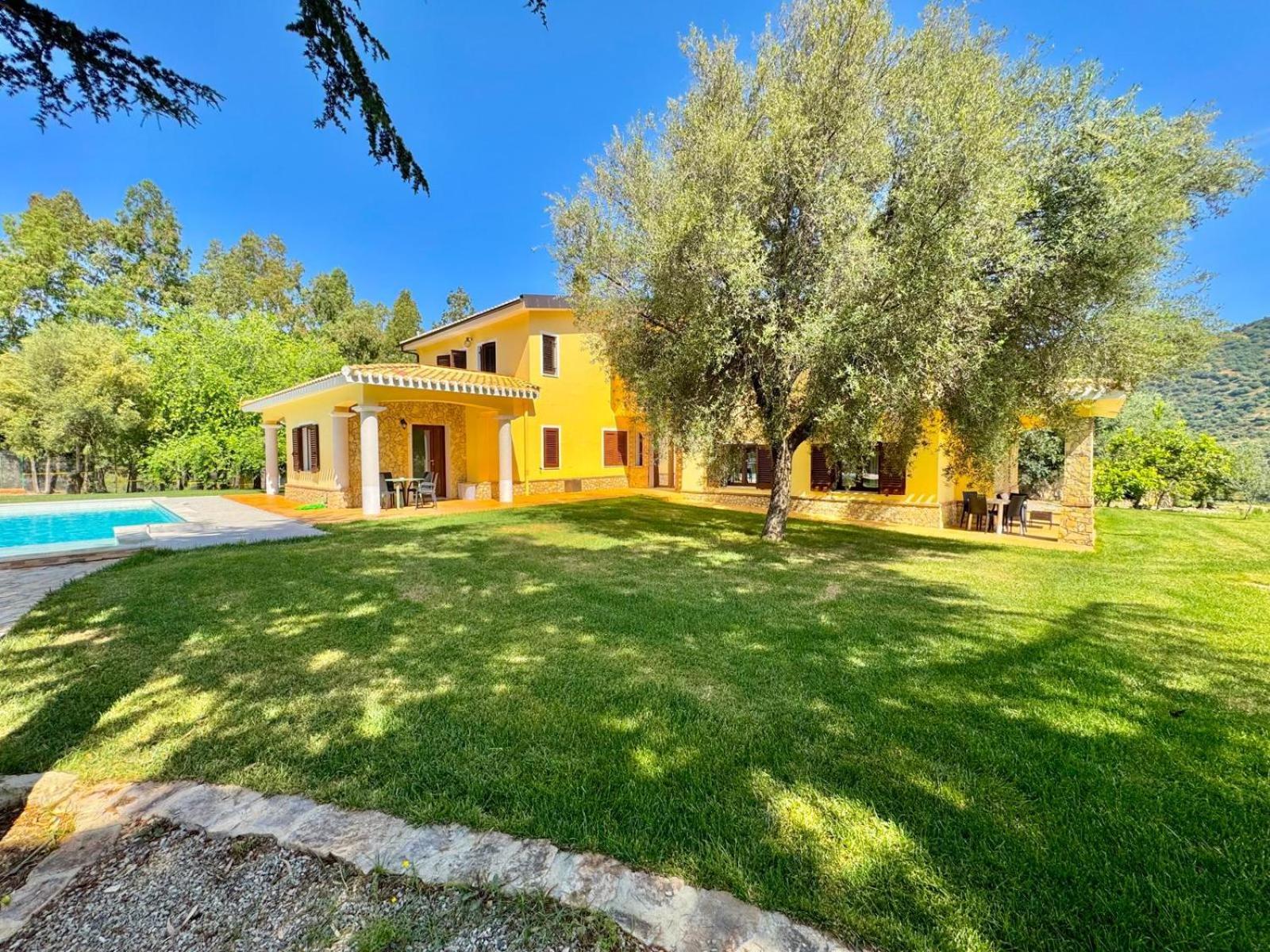 Villa With Pool Cardedu Exterior photo